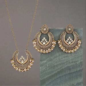 NWT Gold Tone and Pearl Set of Statement Earrings and Necklace